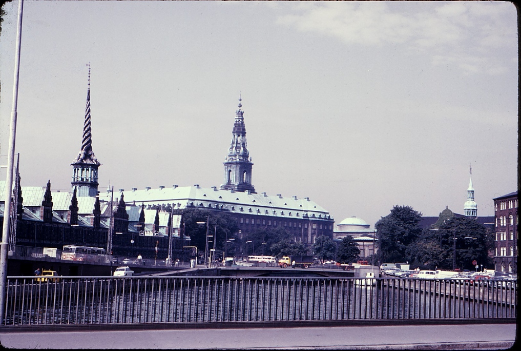 007_boerse_schloss_theater_kirche.jpg